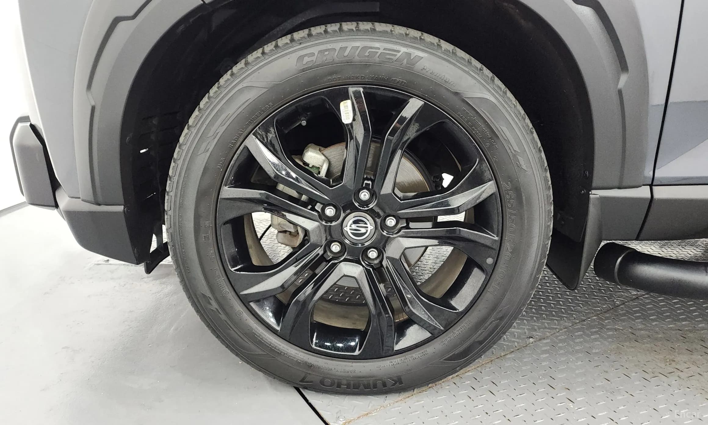 Rexton Sports Khan