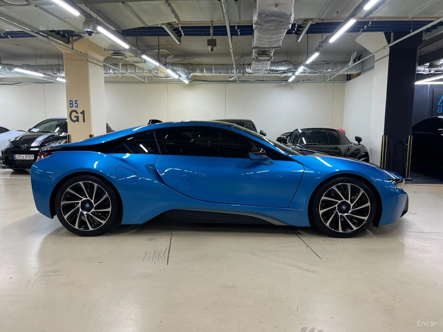 i8