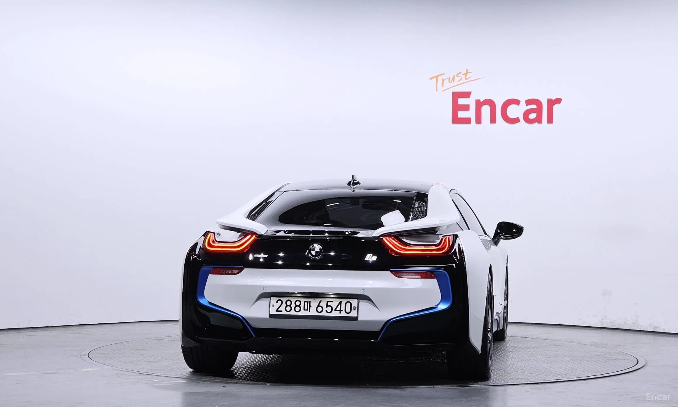 i8