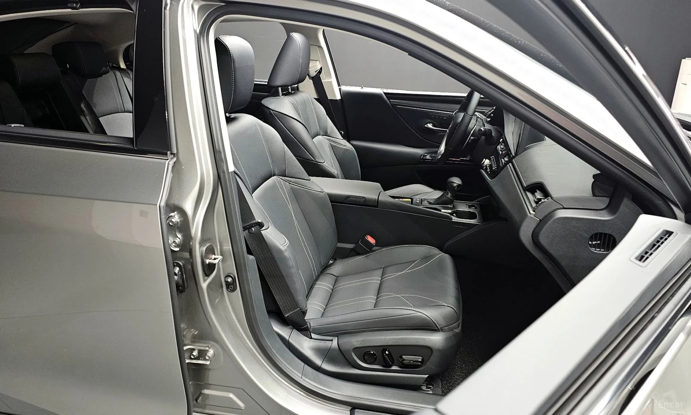 ES300h 7th Generation