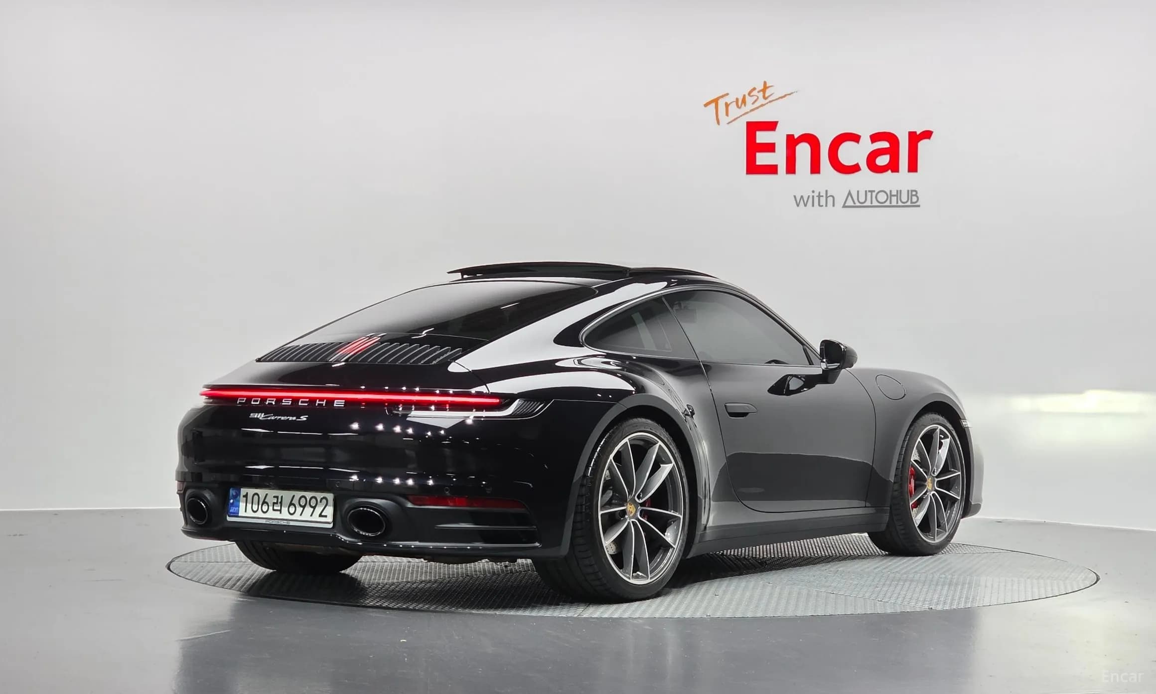 911 (992)