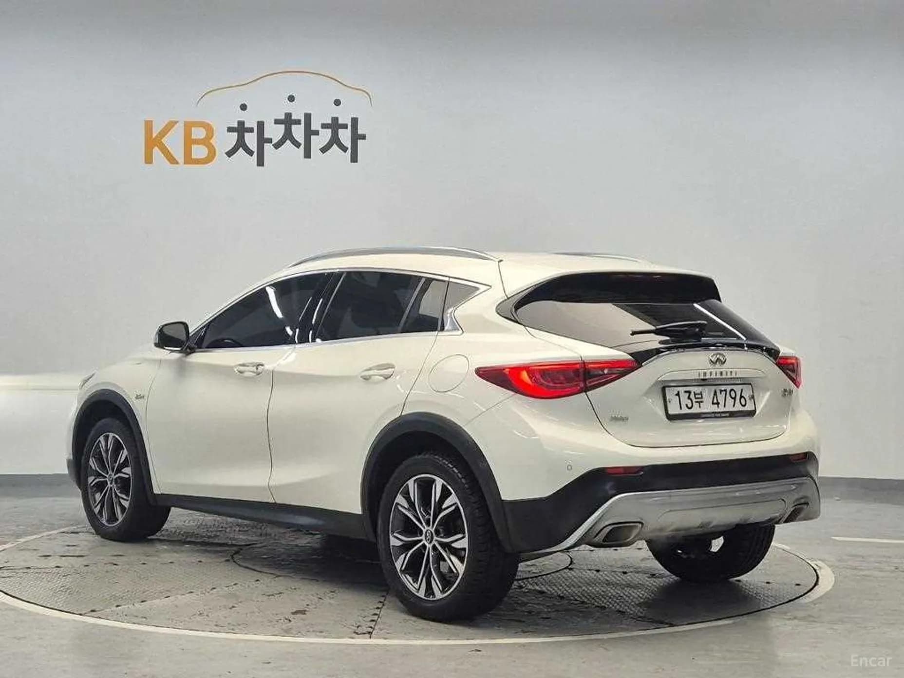 QX30