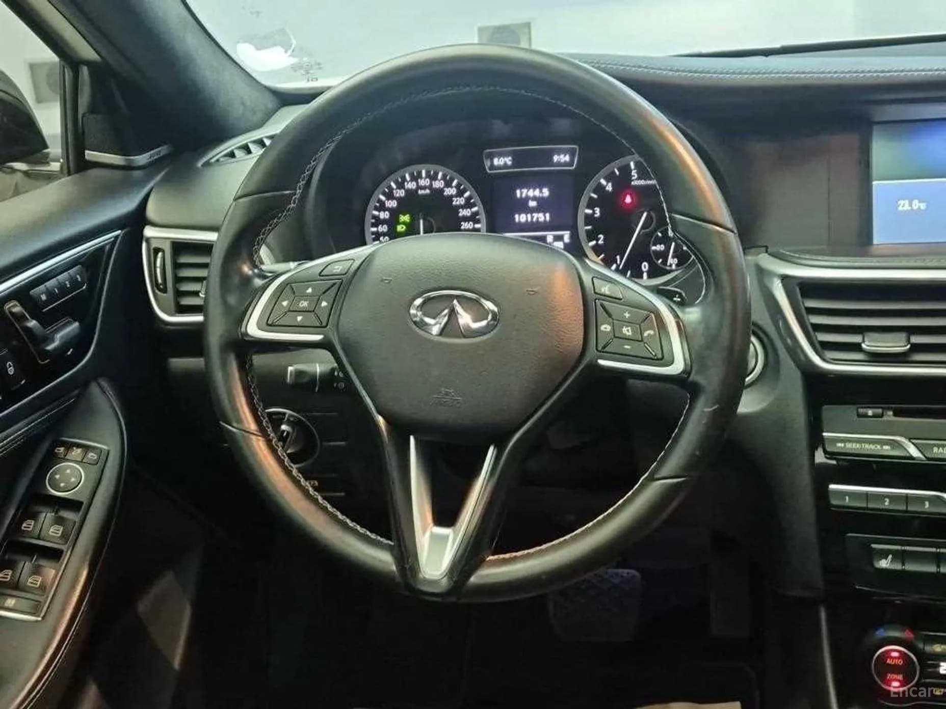 QX30
