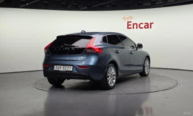 V40