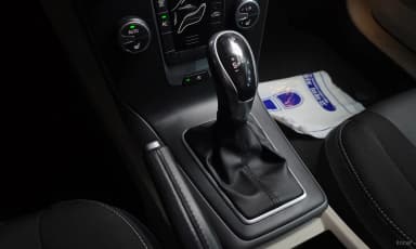 V40
