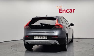V40 Cross Country