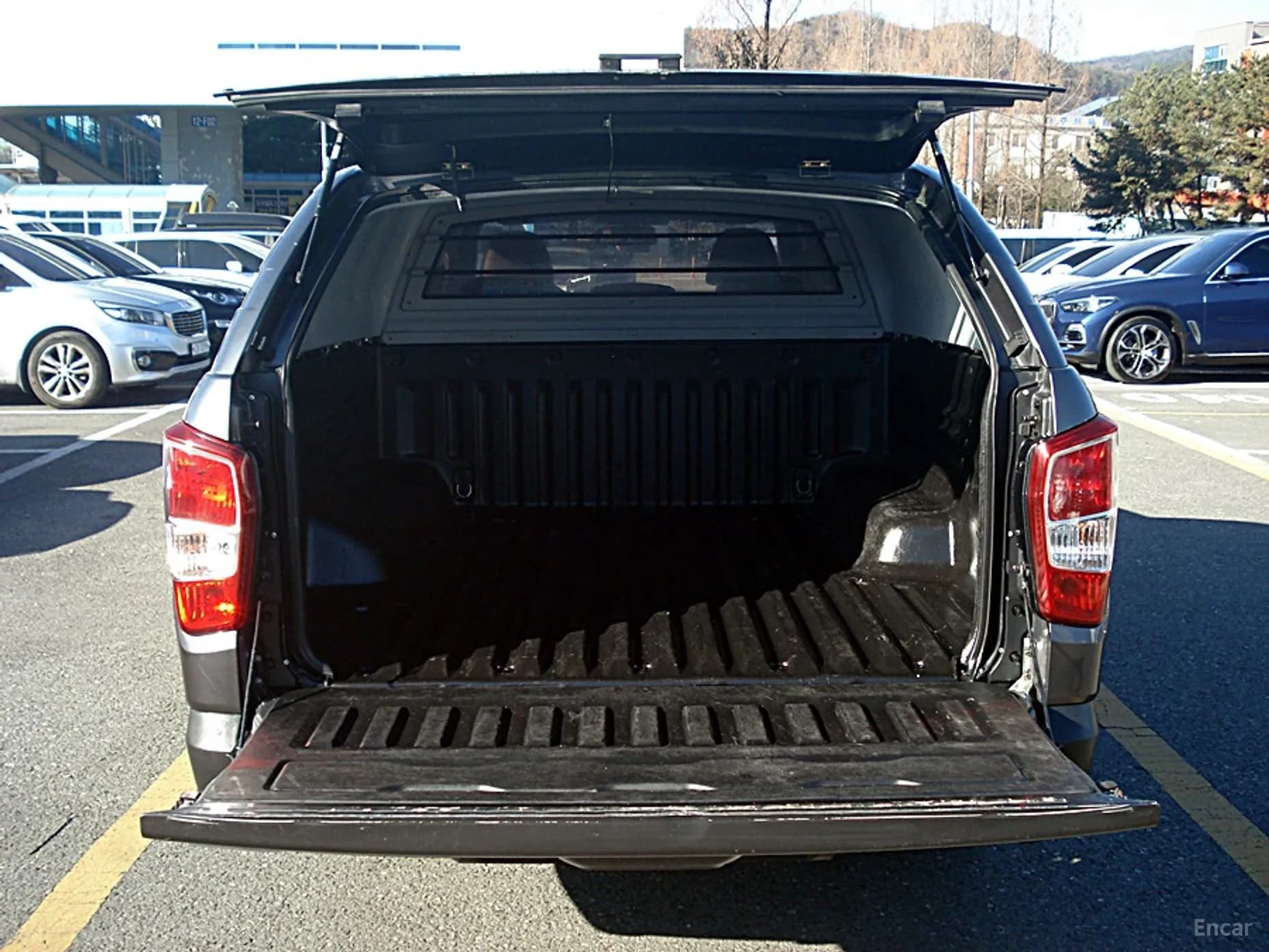 Rexton Sports Khan