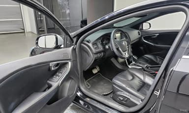 V40