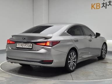 ES300h 7th Generation