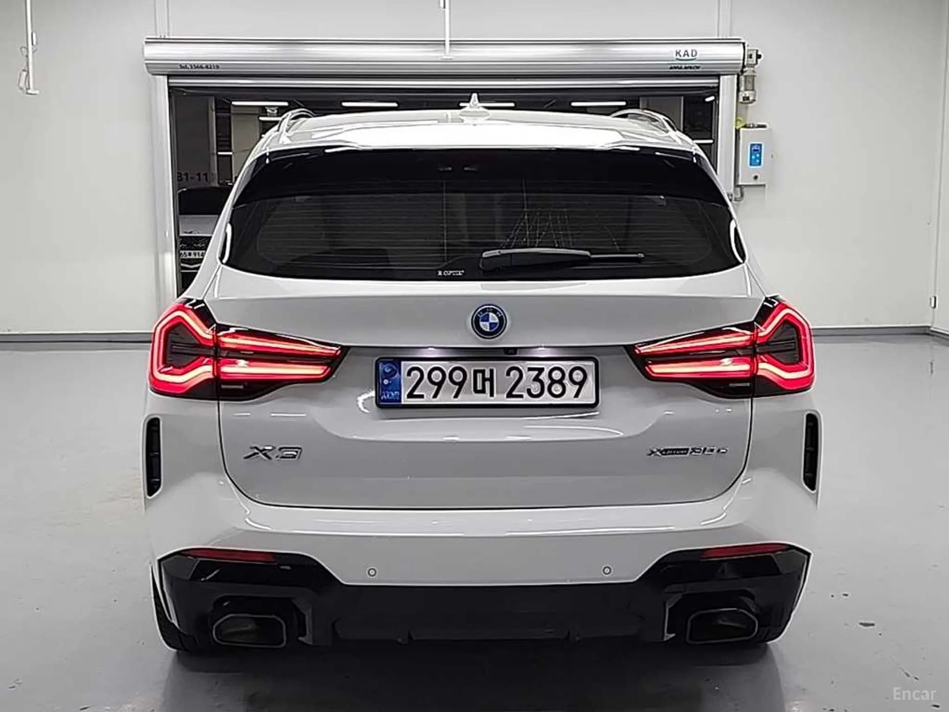 X3 (G01)