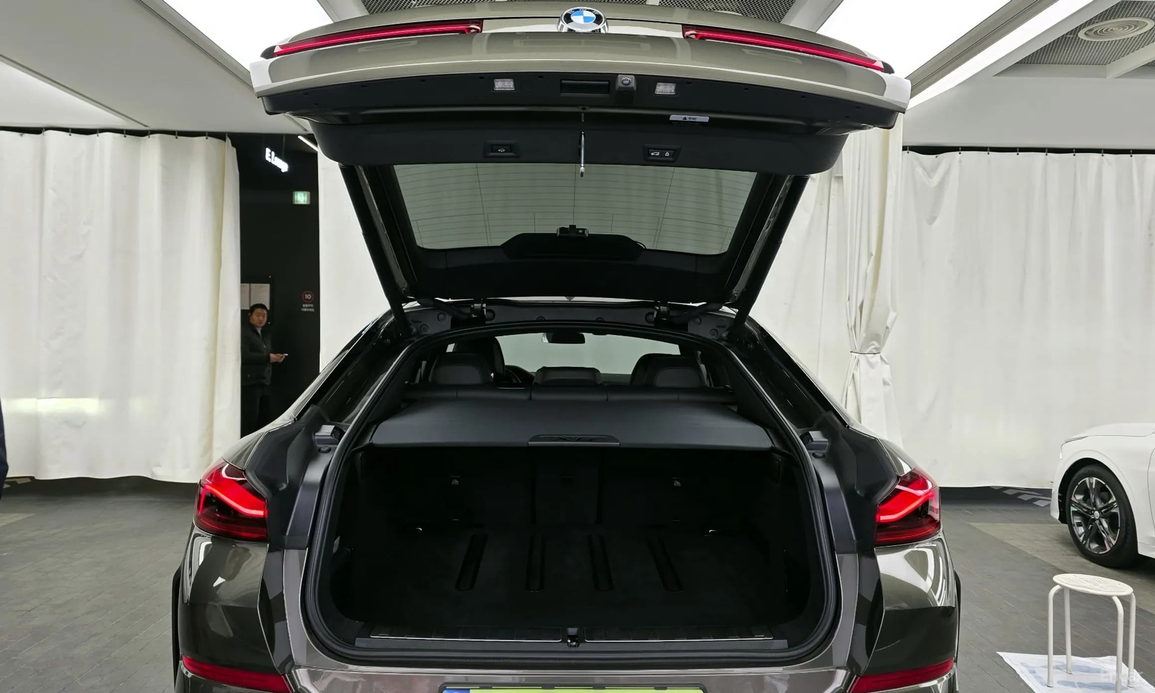 X6 (G06)