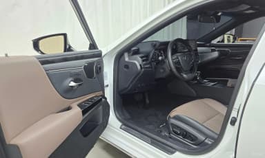 ES300h 7th Generation