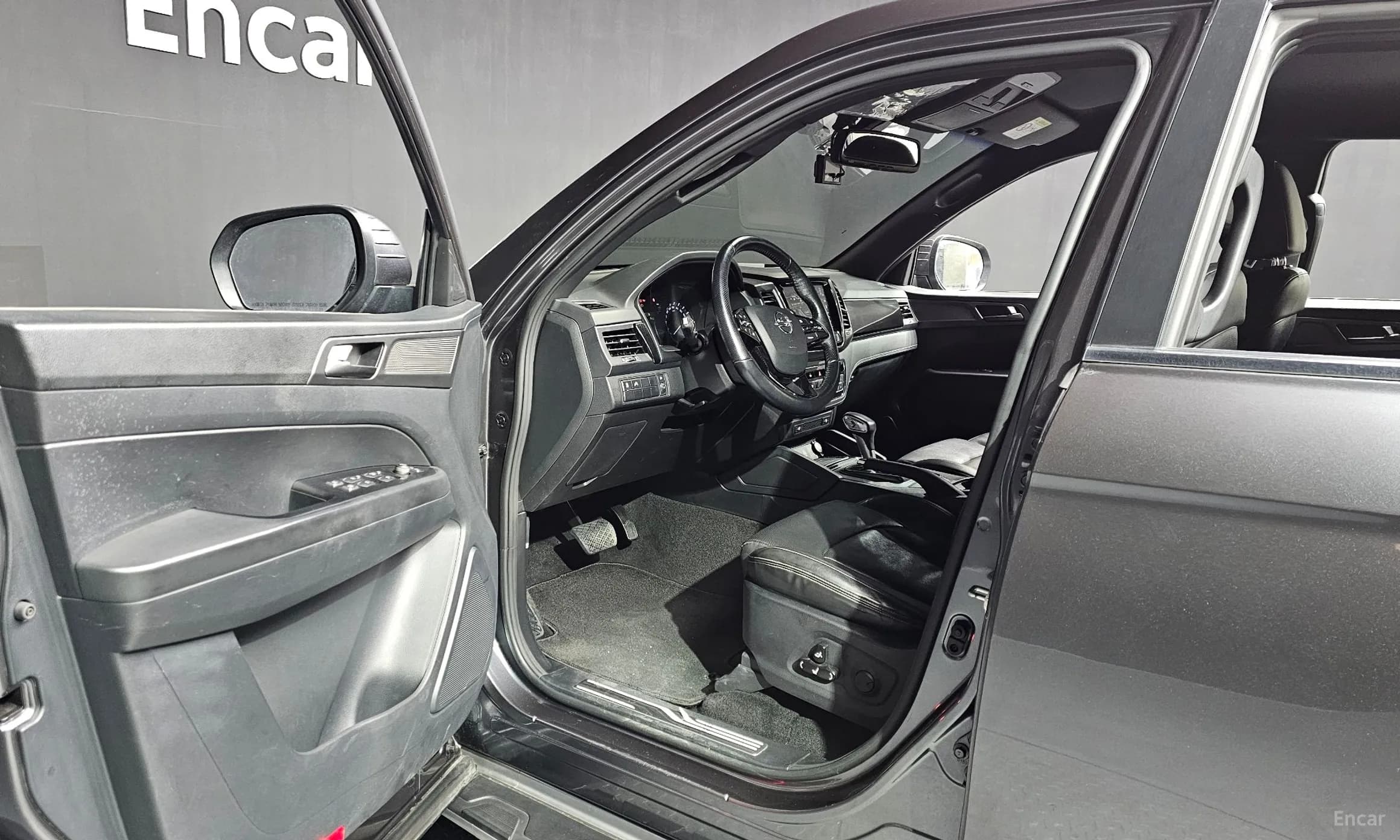 Rexton Sports Khan