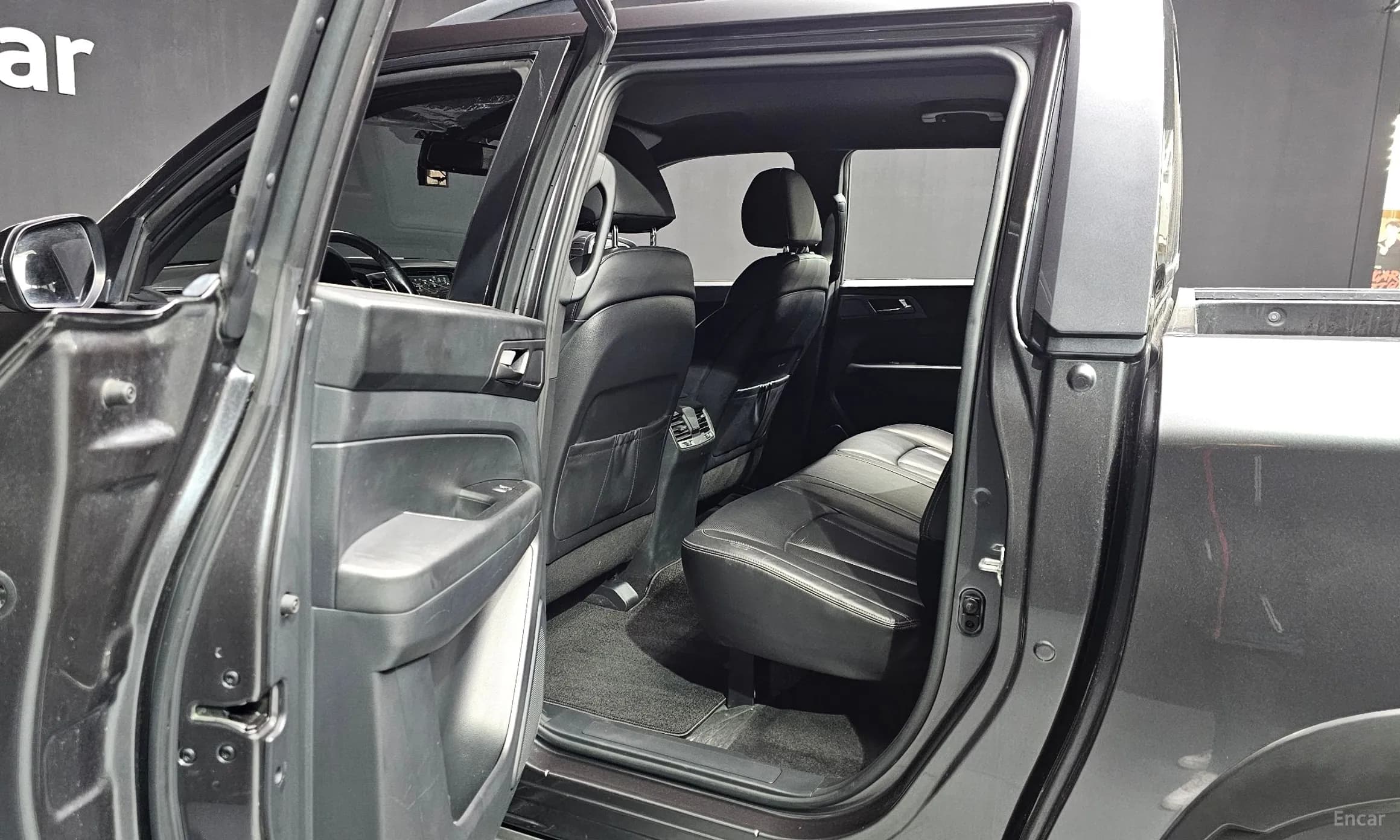 Rexton Sports Khan