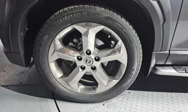 Rexton Sports Khan