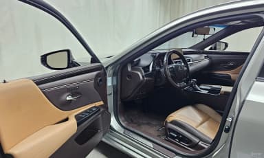 ES300h 7th Generation