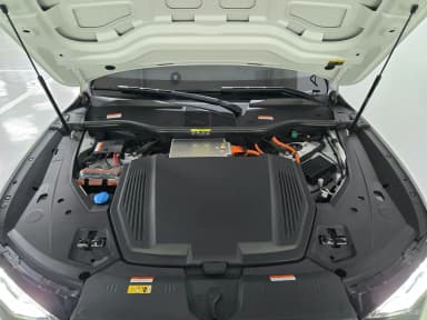 Q8 e-tron (GE)