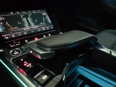Q8 e-tron (GE)
