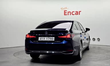 ES300h 7th Generation