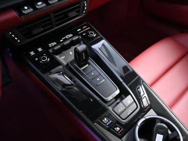 911 (992)