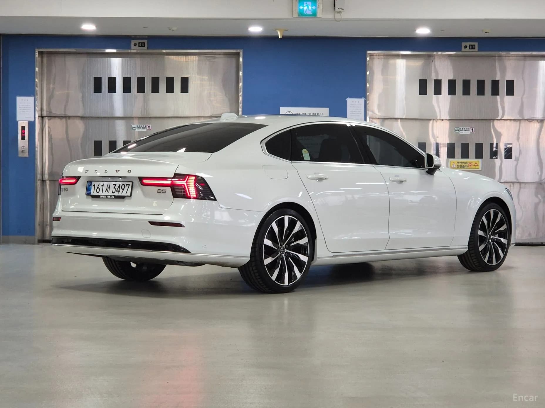 S90