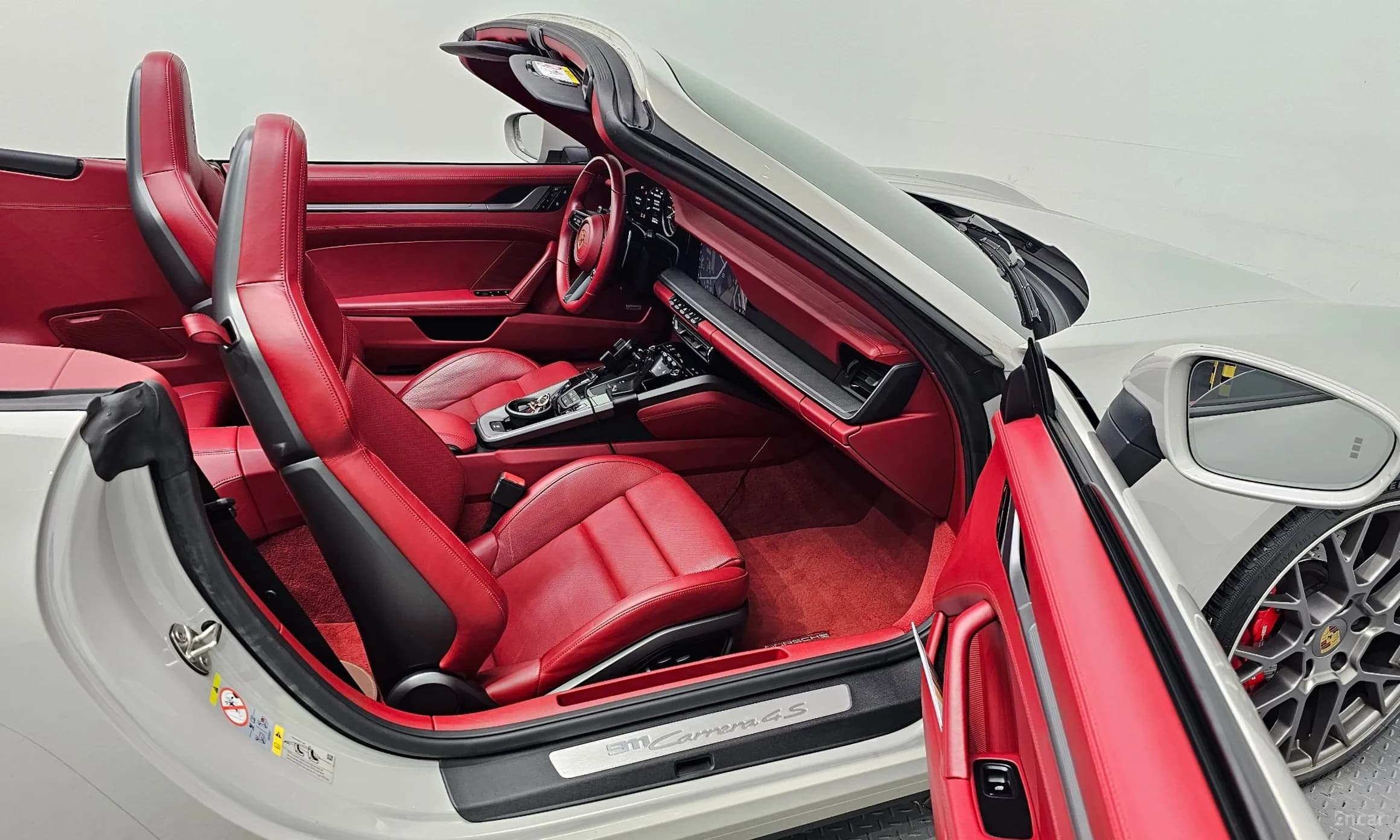 911 (992)