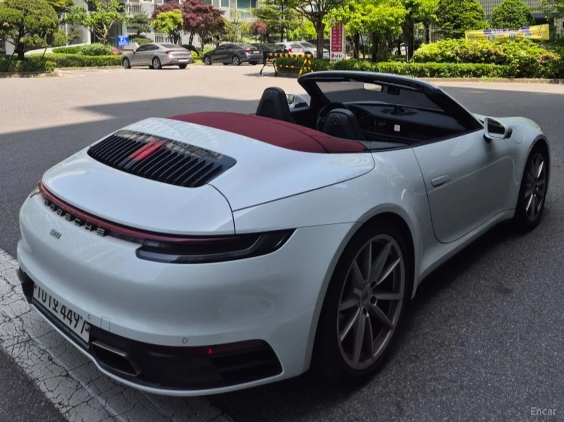 911 (992)