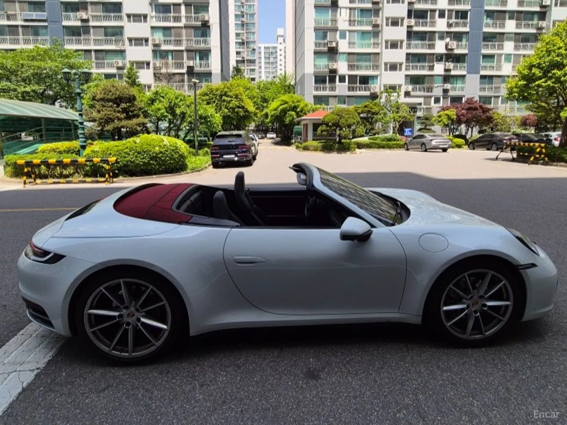 911 (992)