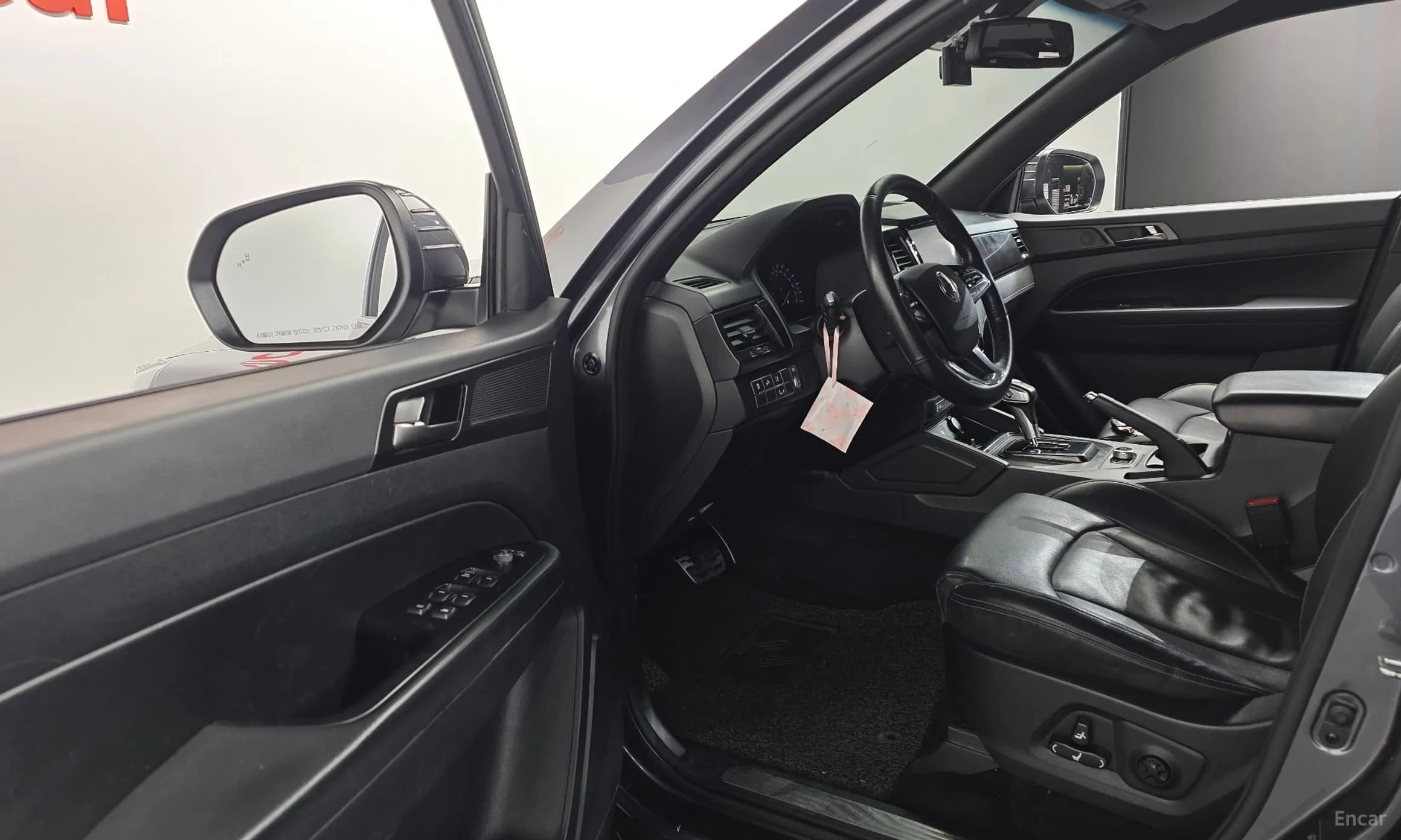 Rexton Sports Khan