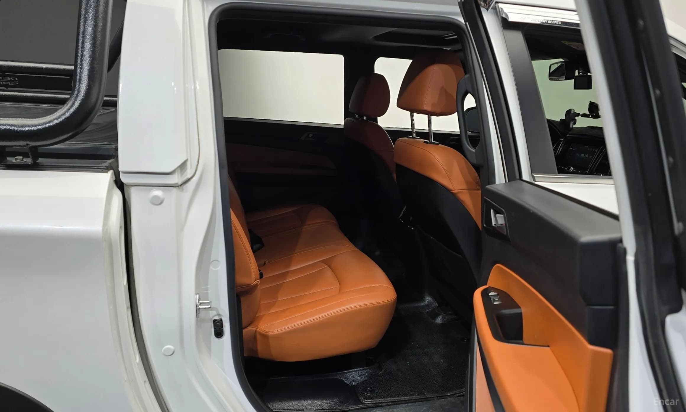 Rexton Sports Khan