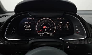 R8 (4S)