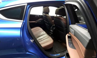 X6 (G06)