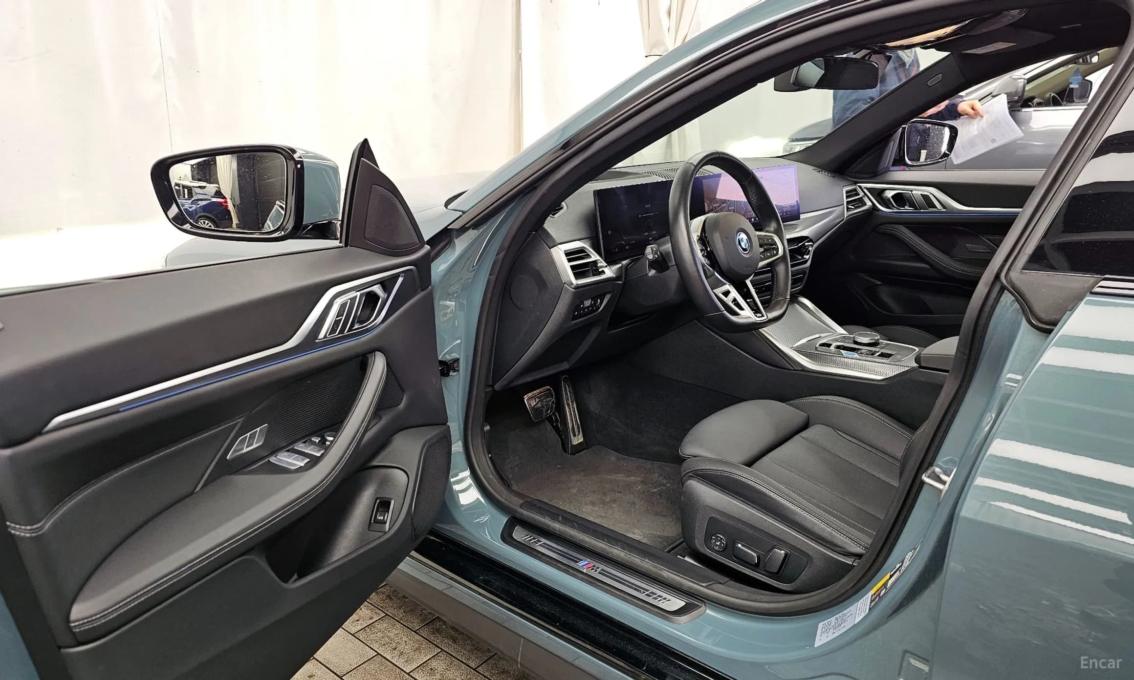 i4