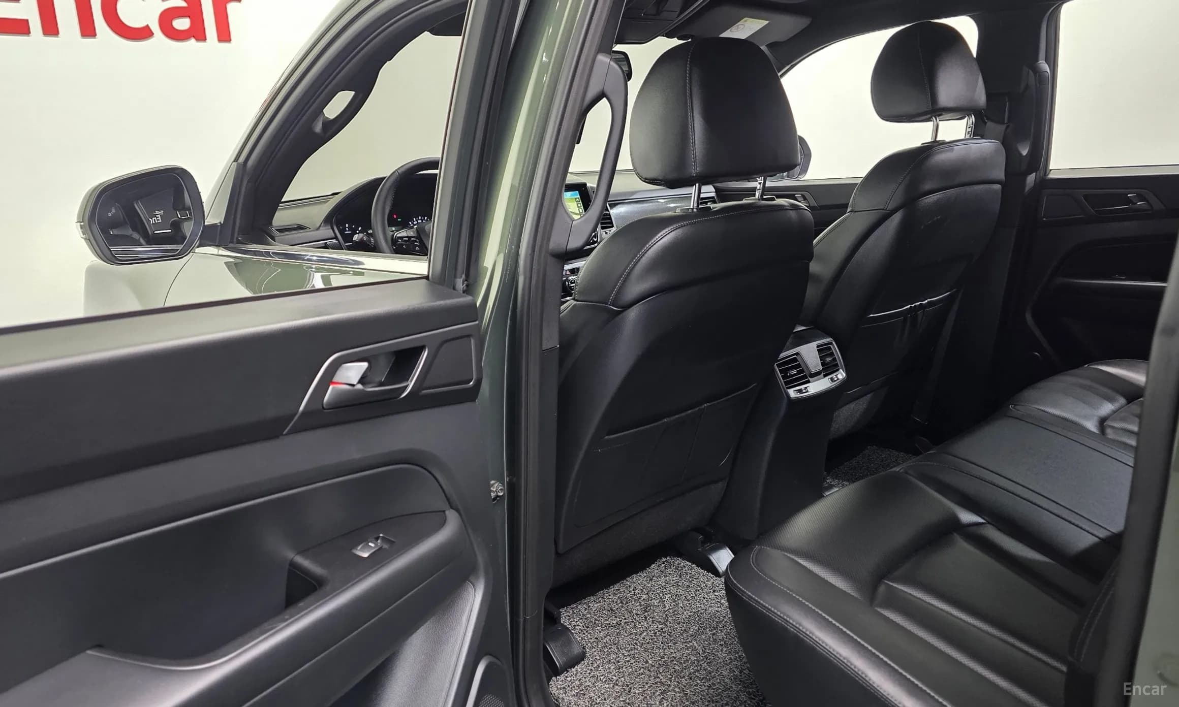 Rexton Sports Khan