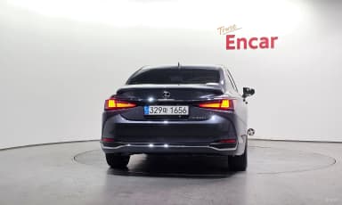 ES300h 7th Generation