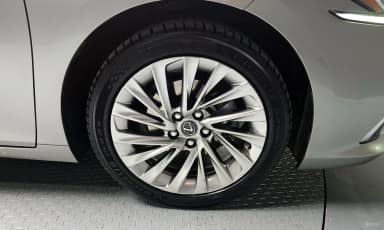 ES300h 7th Generation