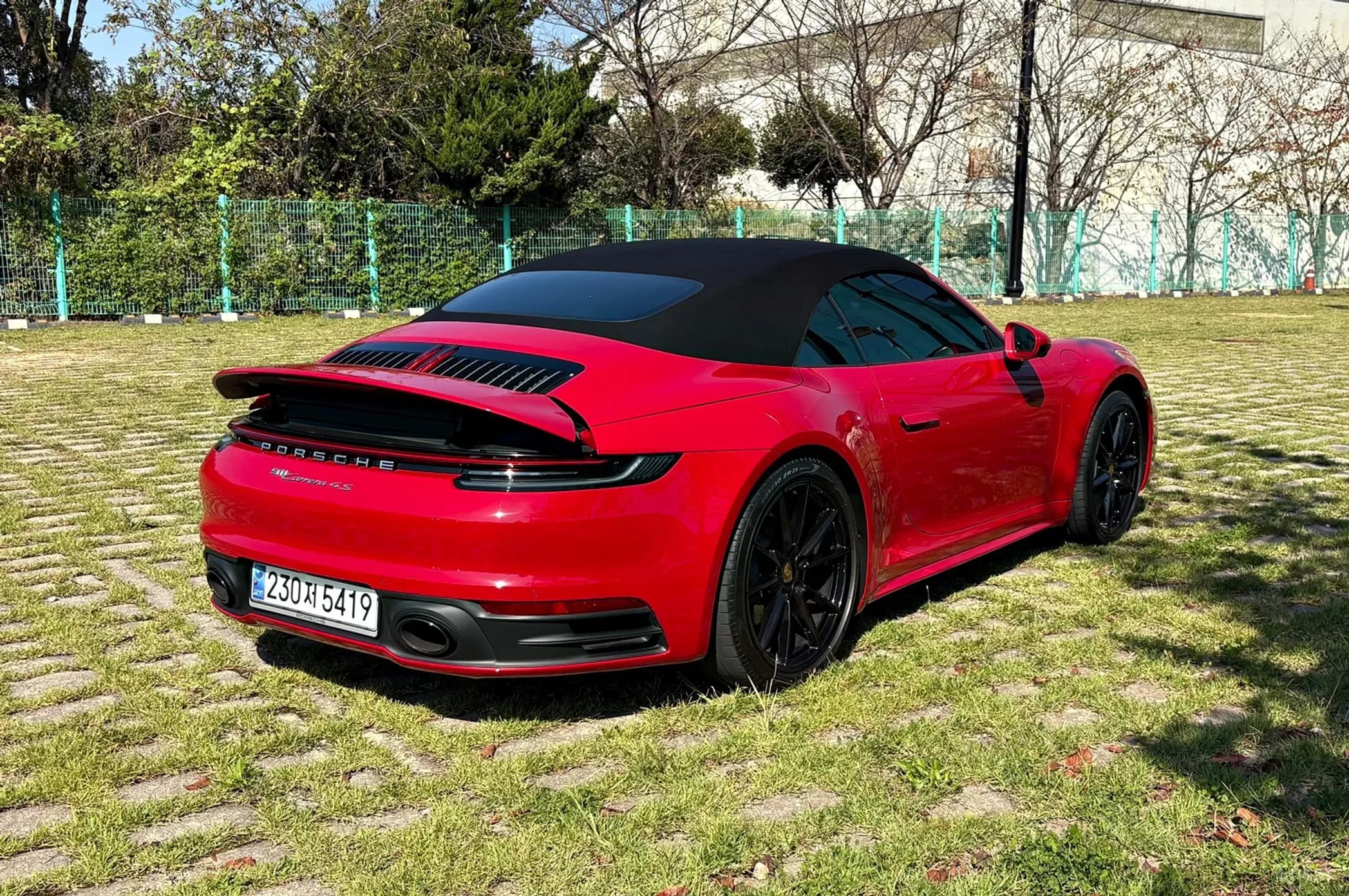 911 (992)