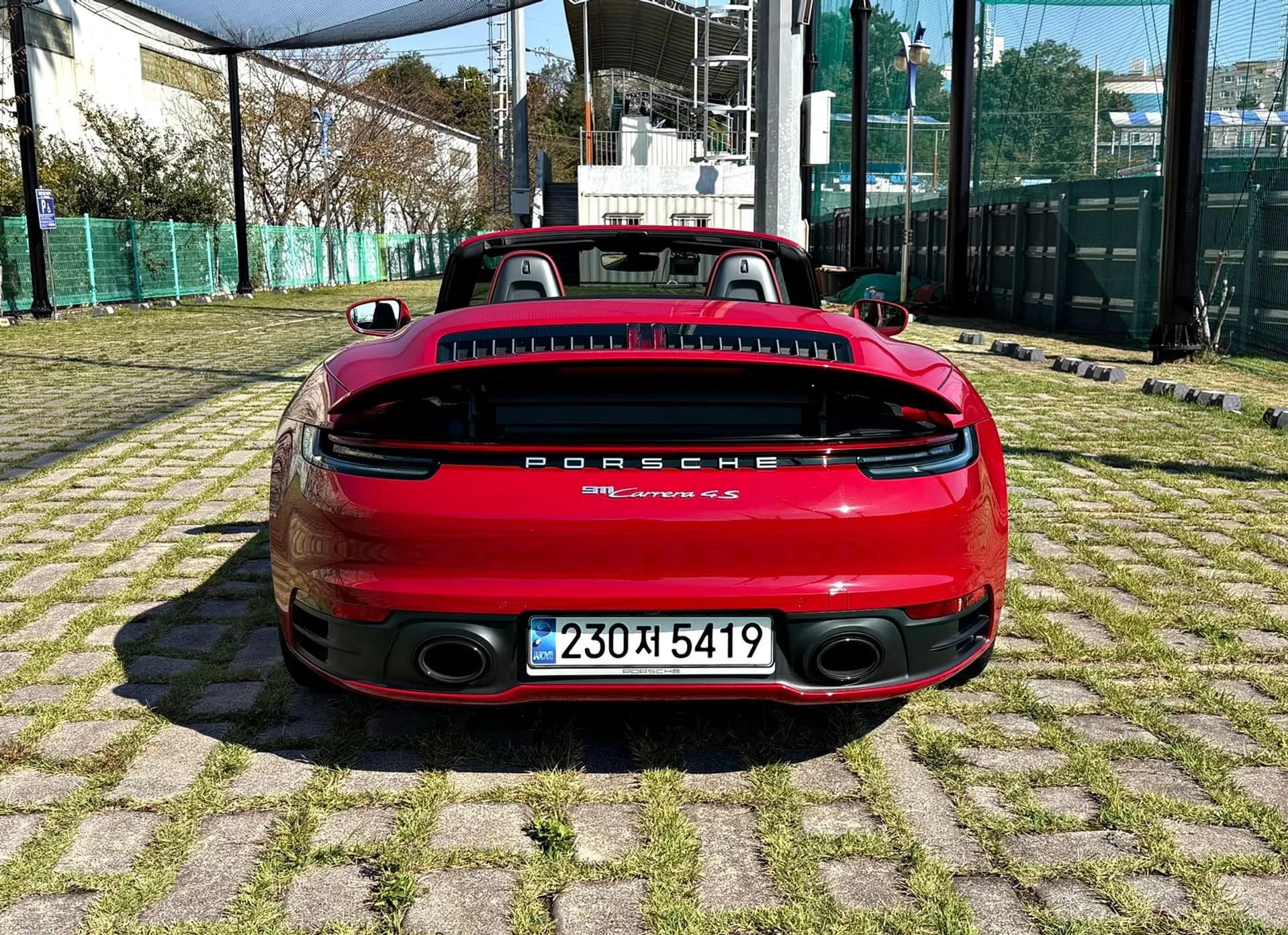 911 (992)