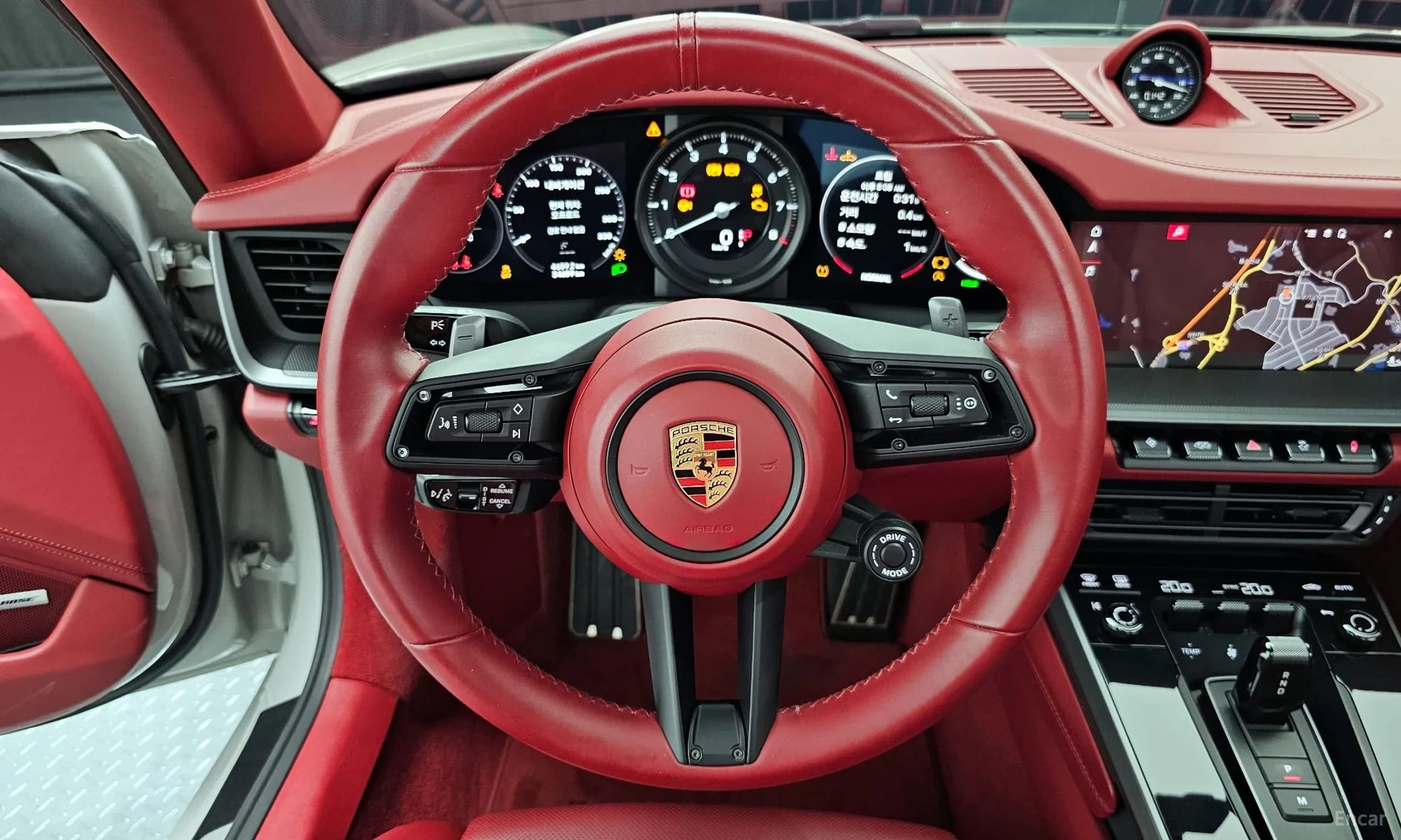 911 (992)