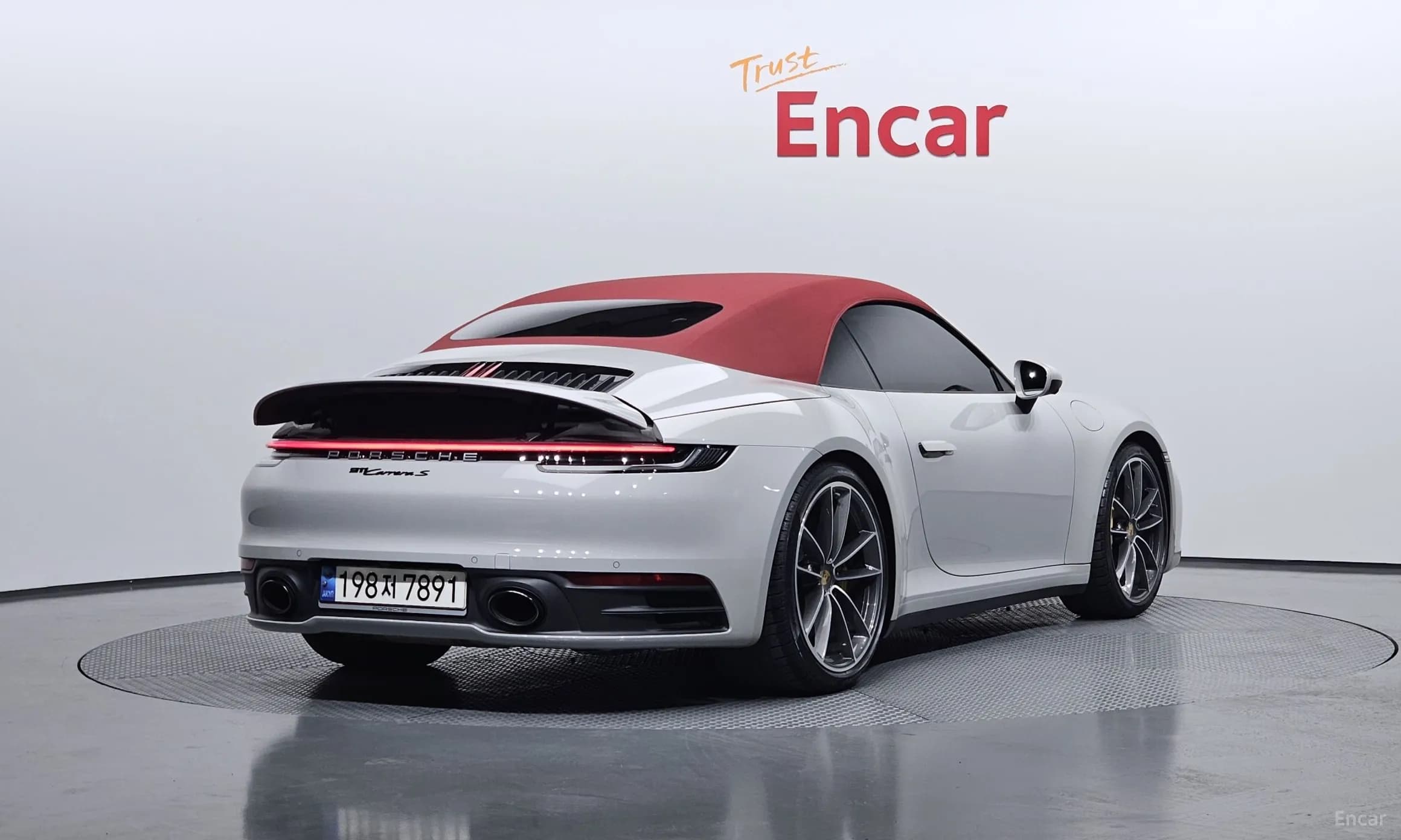911 (992)