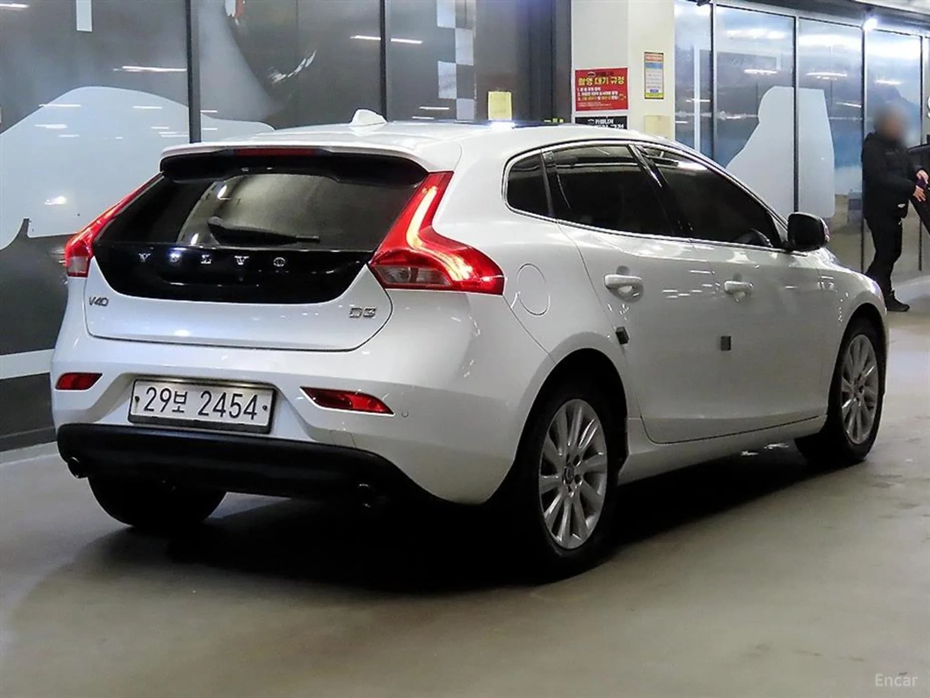 V40