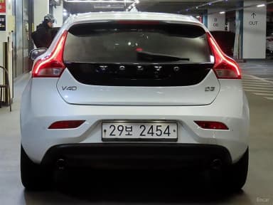 V40