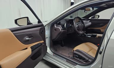 ES300h 7th Generation