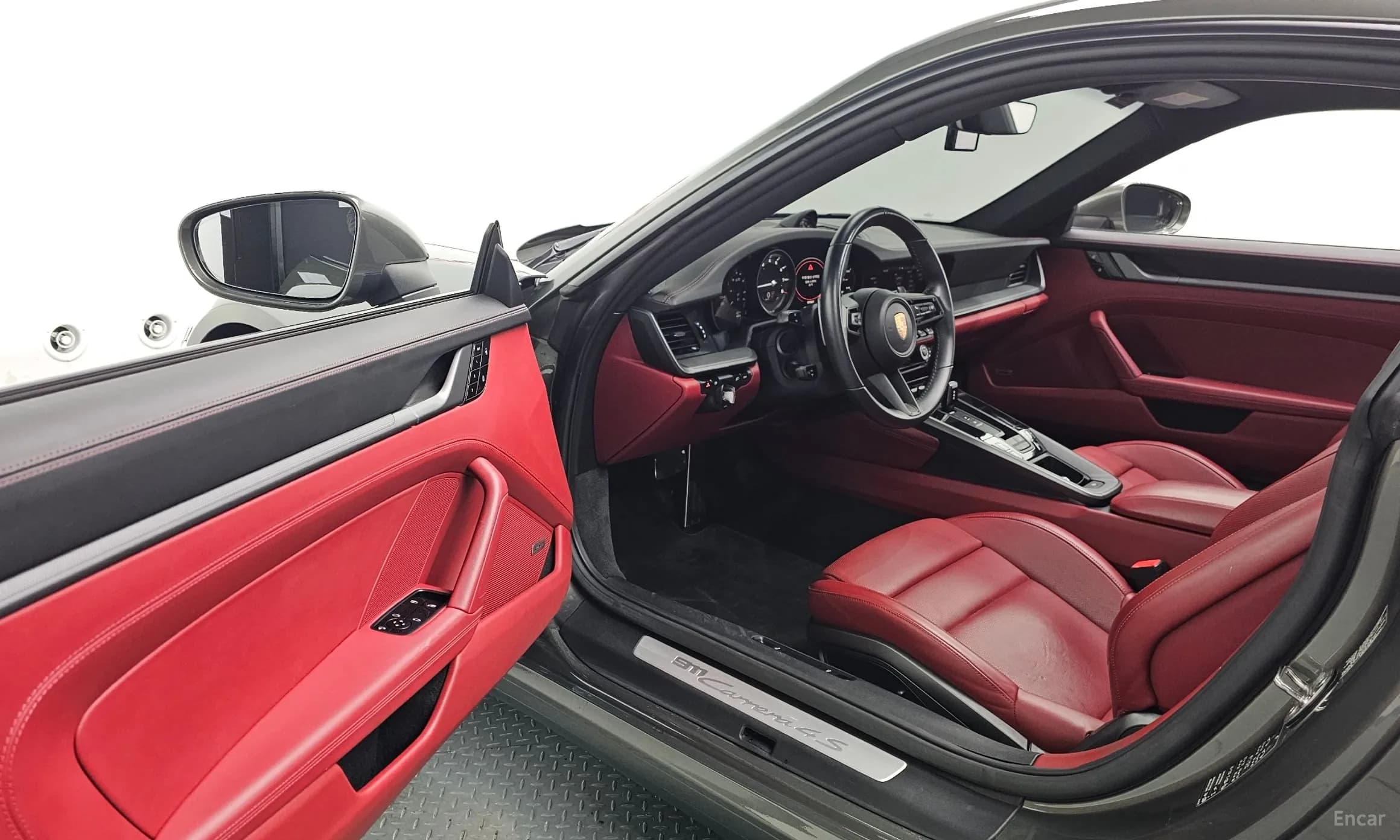 911 (992)