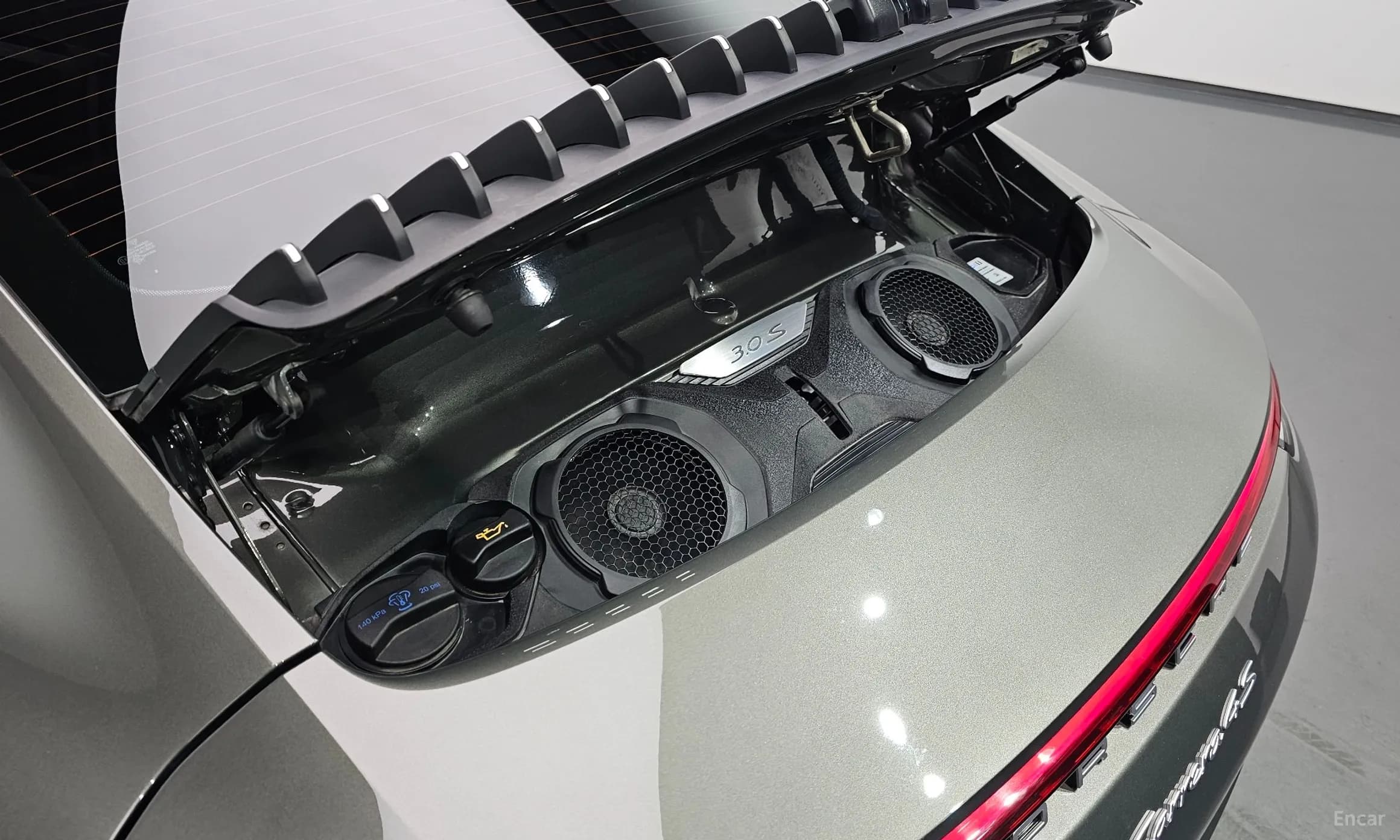 911 (992)