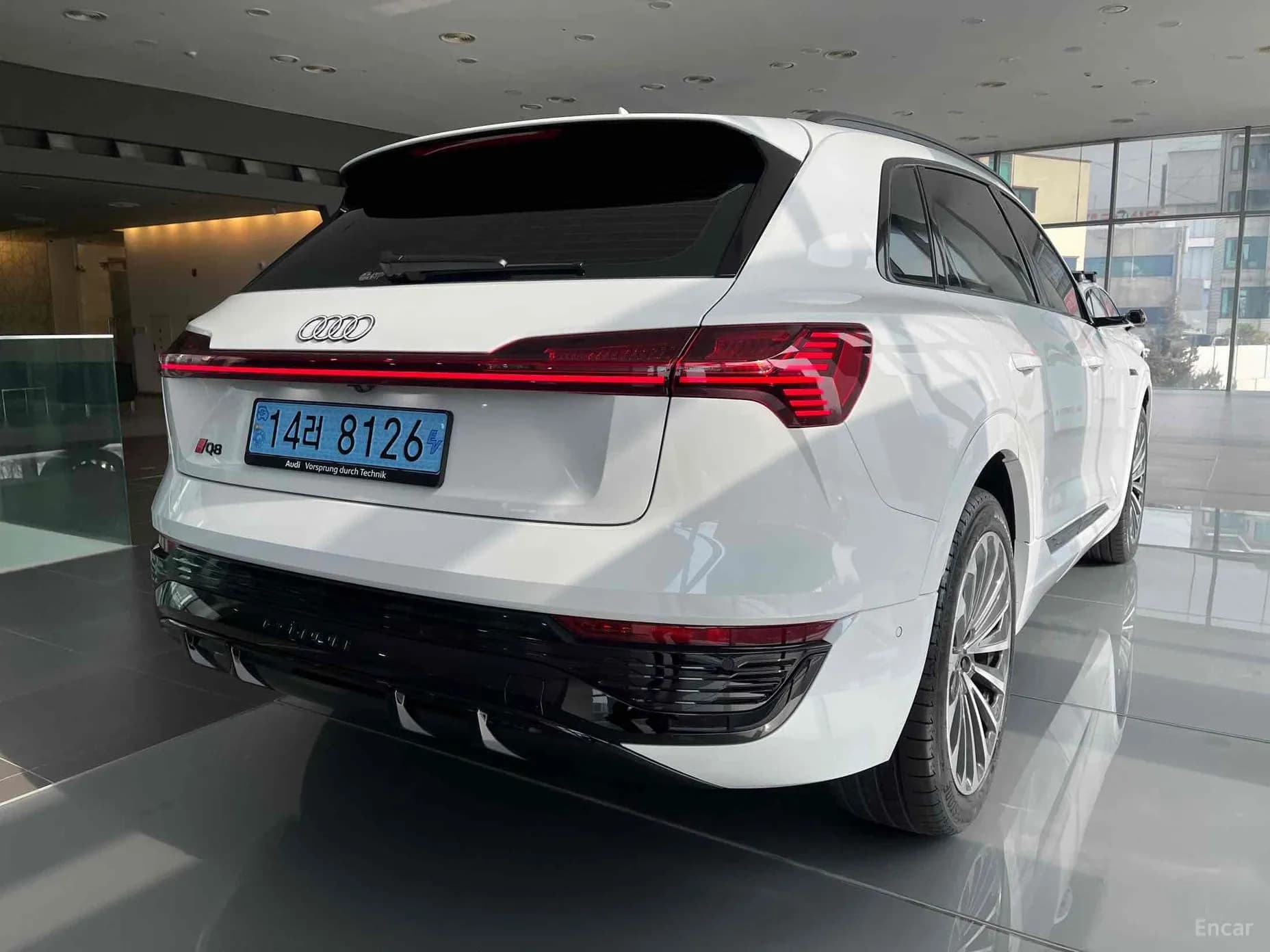 Q8 e-tron (GE)