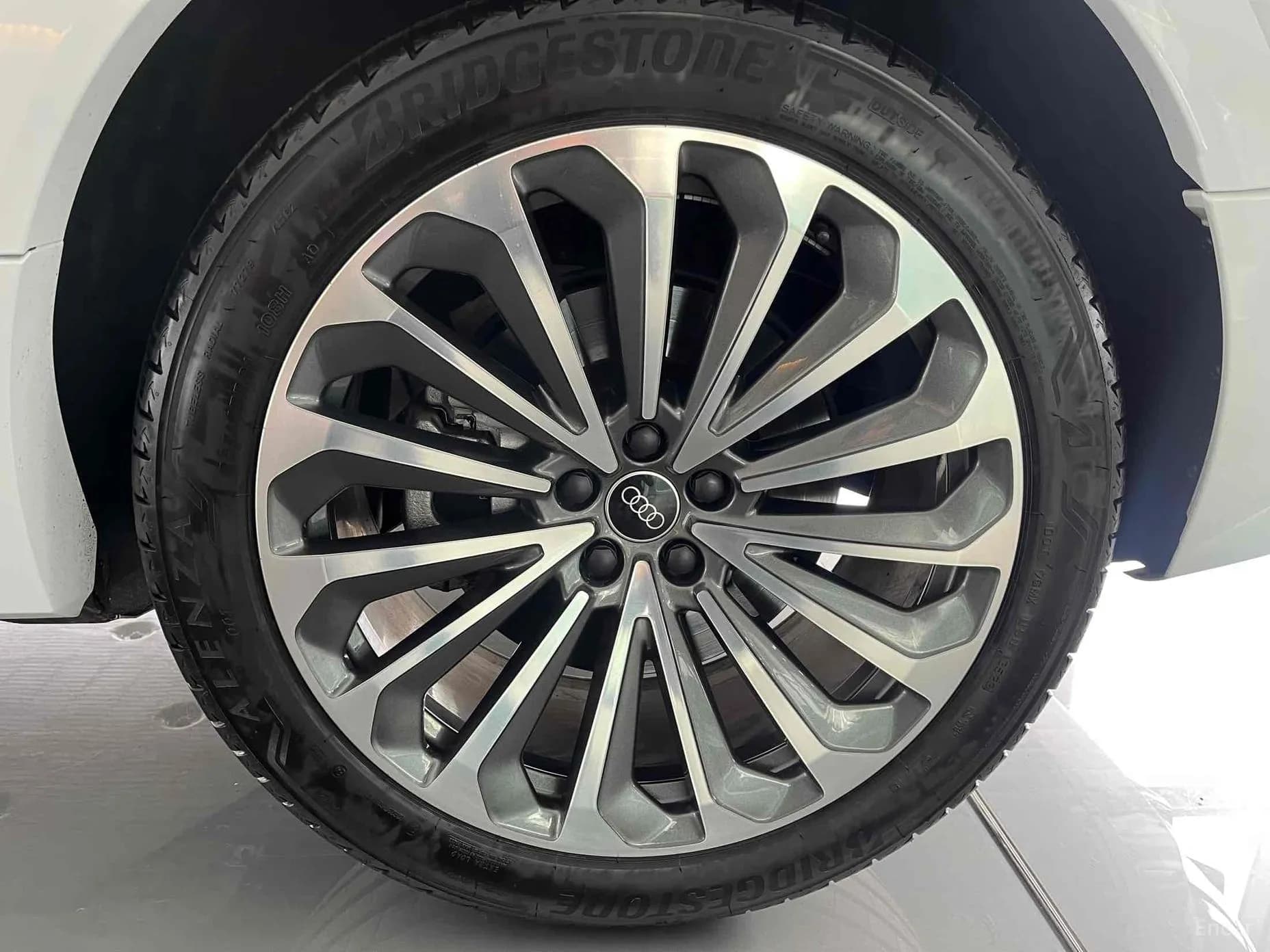 Q8 e-tron (GE)