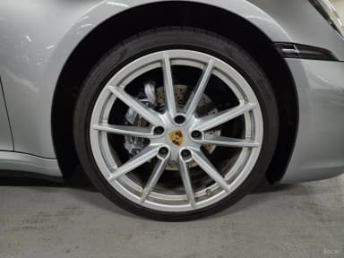 911 (992)