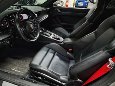 911 (992)