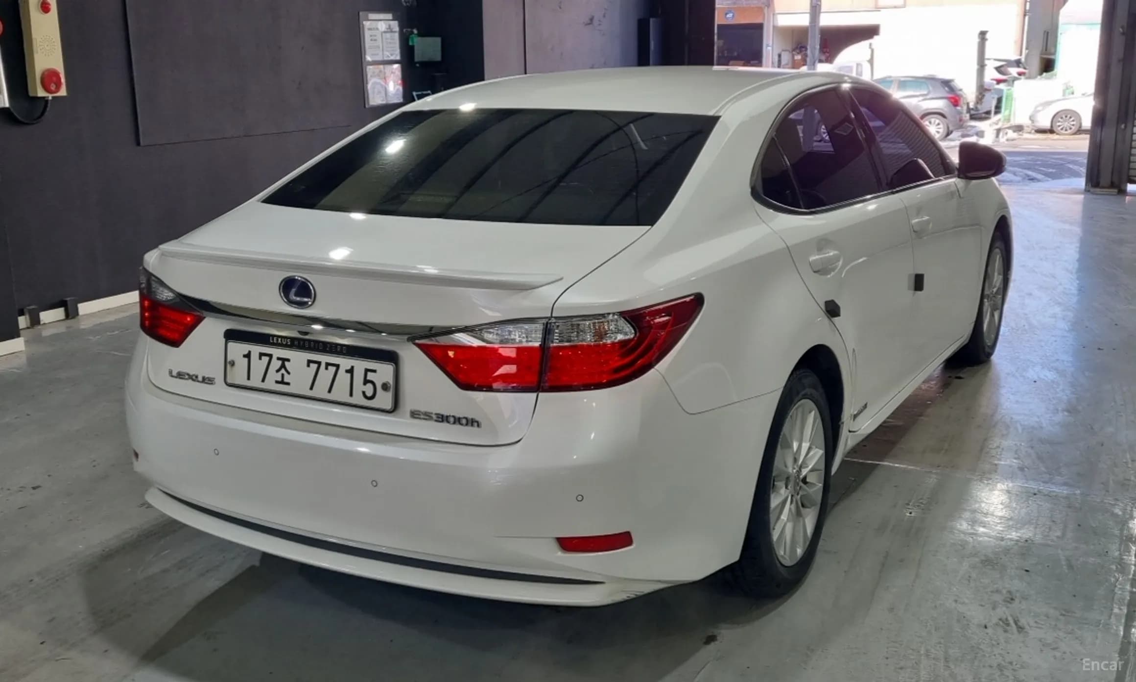 New ES300h